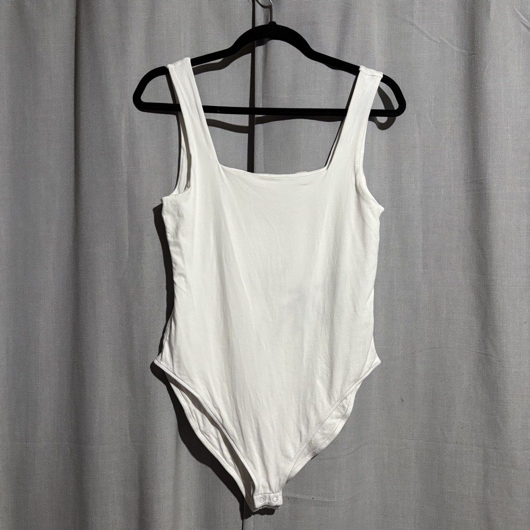 Old Navy White Square-Neck Sleeveless Bodysuit (Category: Others Tops) located in Tanjay. Submitted by febmarie (Listing ID 1466897300, Image 1). Description: 📍 Negros Oriental 📦 J&T — SF c/o buyer .