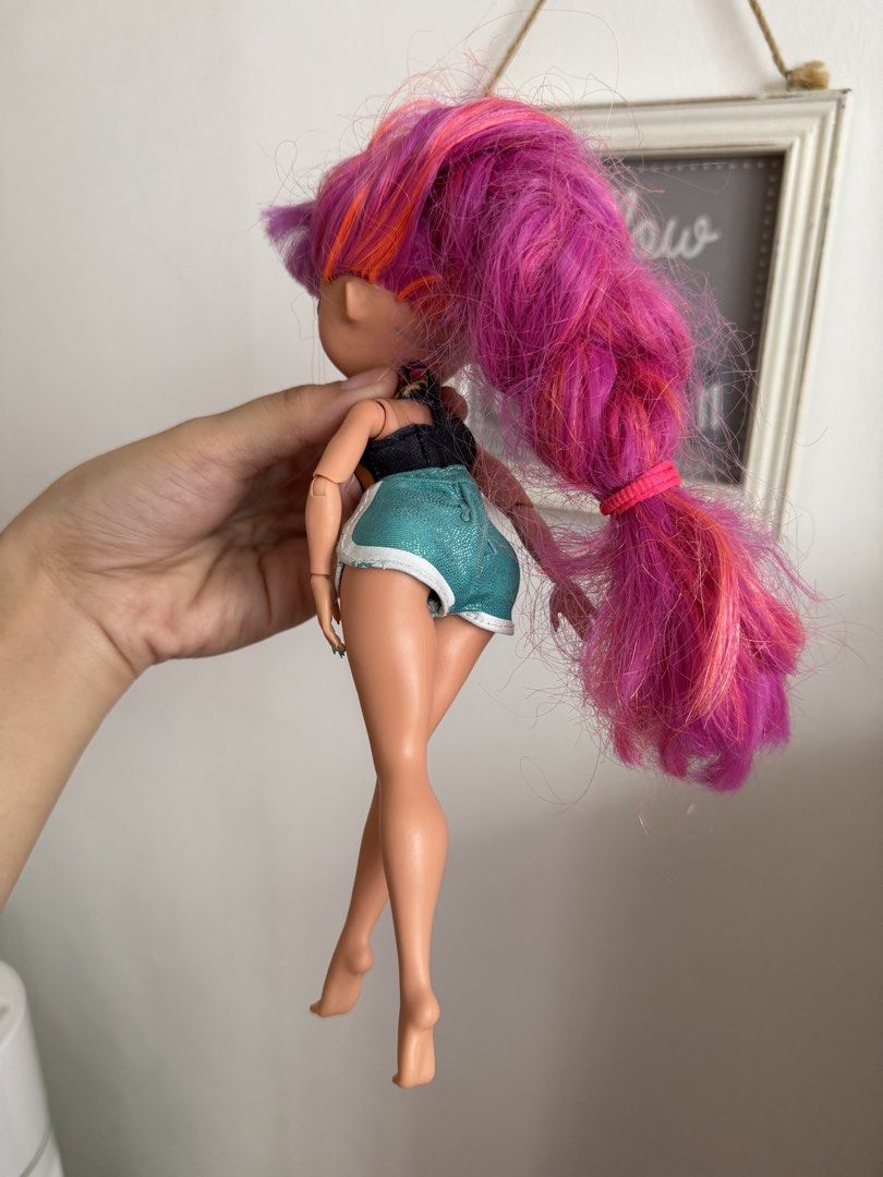 O.M.G. Roller chick doll (Category: Kids Toys) located in Cabuyao City. Submitted by affordable_love_items (Listing ID 1466817212, Image 3). Description: .