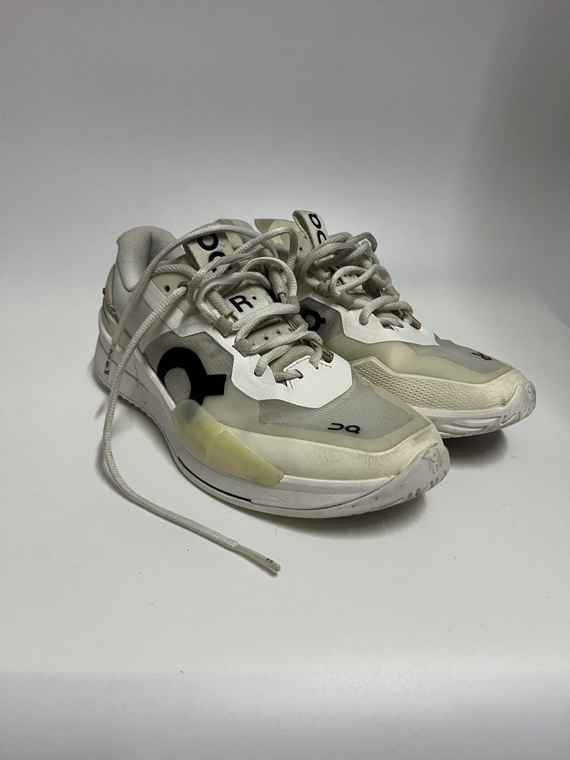 On Cloud Roger Pro 2 (Category: Sneakers) located in Las Pinas. Submitted by gcakes361 (Listing ID 1466920233, Image 1). Description: Size 8 mens 41eu jp26 uk7.5 Selling because too stiff for my liking due to the carbon insoles No box Check rubber soles for longevity .