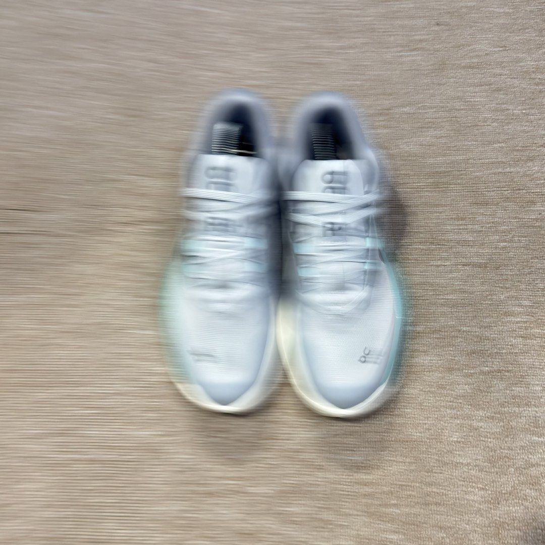 ON CLOUD ROGER PRO 3 (Category: Sneakers) located in Cebu City. Submitted by kierford0318 (Listing ID 1466919732, Image 3). Description: US MENS-8.5 EUR-42 CM-26.5 EXCELLENT CONDITION OG ✅.