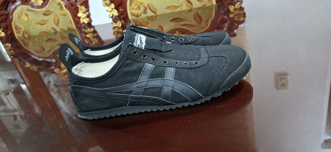 Onitsuka Tiger Black Canvas Sneakers (Category: Sneakers & Footwear) located in Talavera. Submitted by meduajodyl58850 (Listing ID 1466785253, Image 1). Description: - Brand: Onitsuka Tiger - Color: Solid Black - Used twice -From Japan no box Rfs wrong size to big for me. Meet up / ship 🆗️ .
