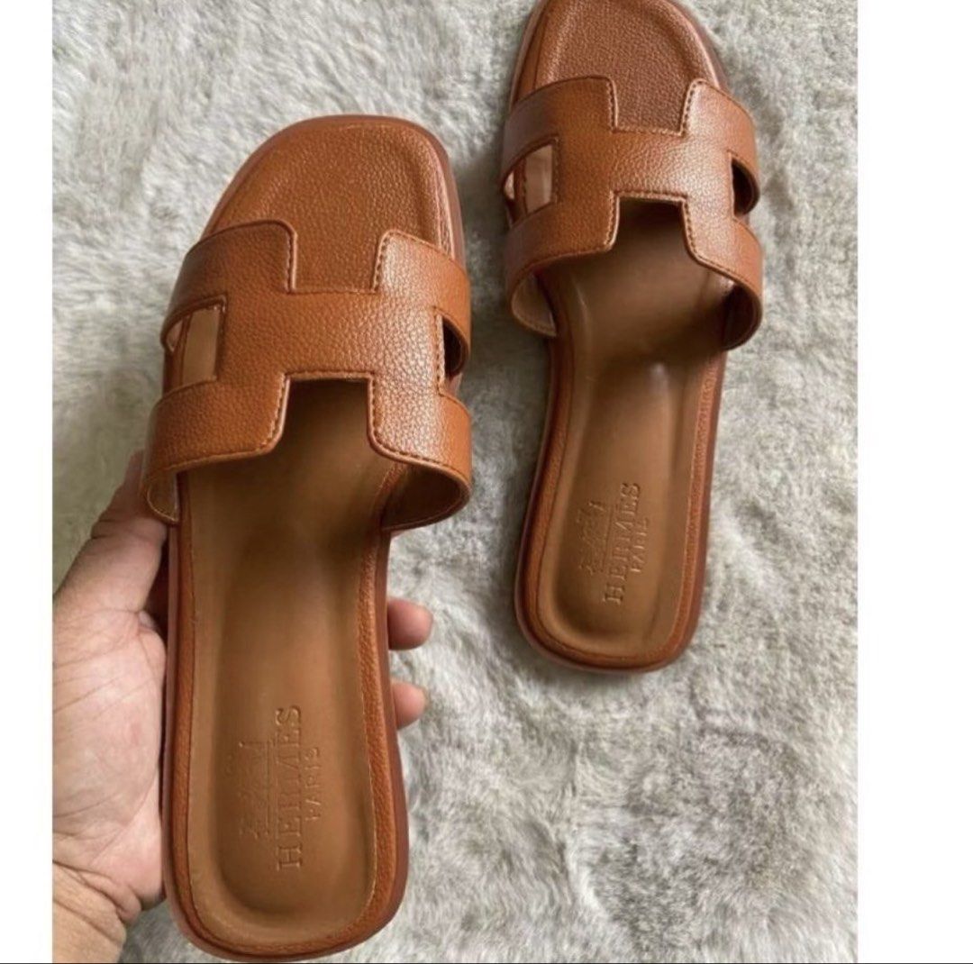 Oran Classic (Category: Slippers and slides) located in Manila. Submitted by abbie0309296694 (Listing ID 1466807677, Image 1). Description: .