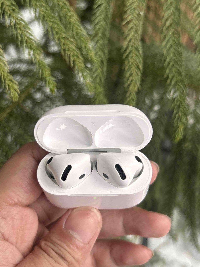 Original Apple Airpods 4 (Non ANC) (Category: Earphones) located in Makati City. Submitted by john15.5 (Listing ID 1466807015, Image 2). Description: Try Secondhand Original Apple Airpods 4 (Non ANC) for only Php 5500 -100% Original -Free Usb C cable -Free Silicon Case -Smoothness 96% Front & 97% Back -Good battery life -Matagal Malowbat, Mabilis magcharge -Good quality -Crisp Button -Actual Photo -Ready to use -No Box -No swap -Free Shipping via