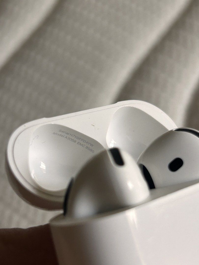 Original Apple Airpods 4 Non ANC (Category: Earphones) located in Manila. Submitted by Tjuan13 (Listing ID 1466864893, Image 3). Description: Try Secondhand Original Apple Airpods 4 (Non ANC) for only Php 5500 -100% Original -Free Usb C cable -Free Silicon Case -Smoothness 96% Front & 97% Back -Good battery life -Matagal Malowbat, Mabilis magcharge -Good quality -Crisp Button -Actual Photo -Ready to use -No Box -No swap -Free Shipping via Lalamov