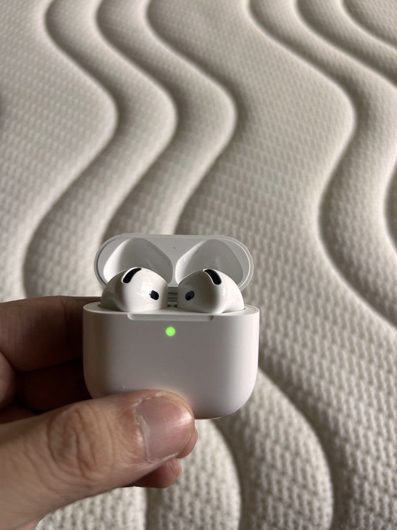 Original Apple Airpods 4 Non ANC (Category: Earphones) located in Manila. Submitted by Tjuan13 (Listing ID 1466864893, Image 1). Description: Try Secondhand Original Apple Airpods 4 (Non ANC) for only Php 5500 -100% Original -Free Usb C cable -Free Silicon Case -Smoothness 96% Front & 97% Back -Good battery life -Matagal Malowbat, Mabilis magcharge -Good quality -Crisp Button -Actual Photo -Ready to use -No Box -No swap -Free Shipping via Lalamov