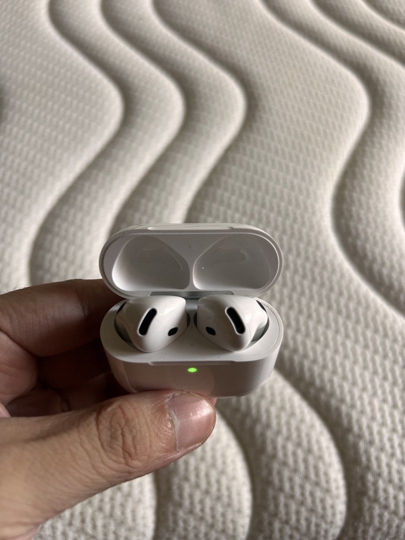 Original Apple Airpods 4 Non ANC (Category: Earphones) located in Manila. Submitted by Tjuan13 (Listing ID 1466864893, Image 2). Description: Try Secondhand Original Apple Airpods 4 (Non ANC) for only Php 5500 -100% Original -Free Usb C cable -Free Silicon Case -Smoothness 96% Front & 97% Back -Good battery life -Matagal Malowbat, Mabilis magcharge -Good quality -Crisp Button -Actual Photo -Ready to use -No Box -No swap -Free Shipping via Lalamov