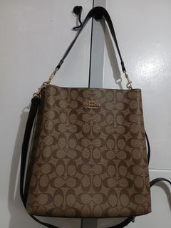 (Category: ) located in . Submitted by mycloset2025 (Listing ID 1466942193, Image 1). Description: .