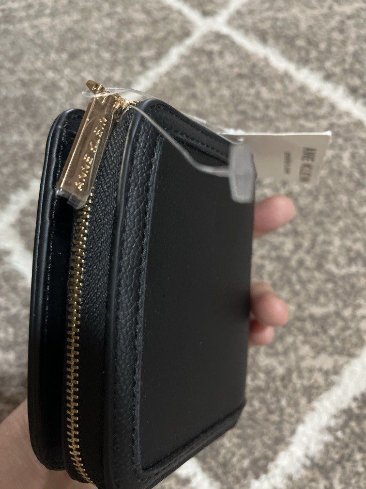 Original from U.S (Category: Wallets & Card holders) located in Manila. Submitted by ty_imported_goods (Listing ID 1466804165, Image 3). Description: ❗️on sale❗️ Original from U.S.