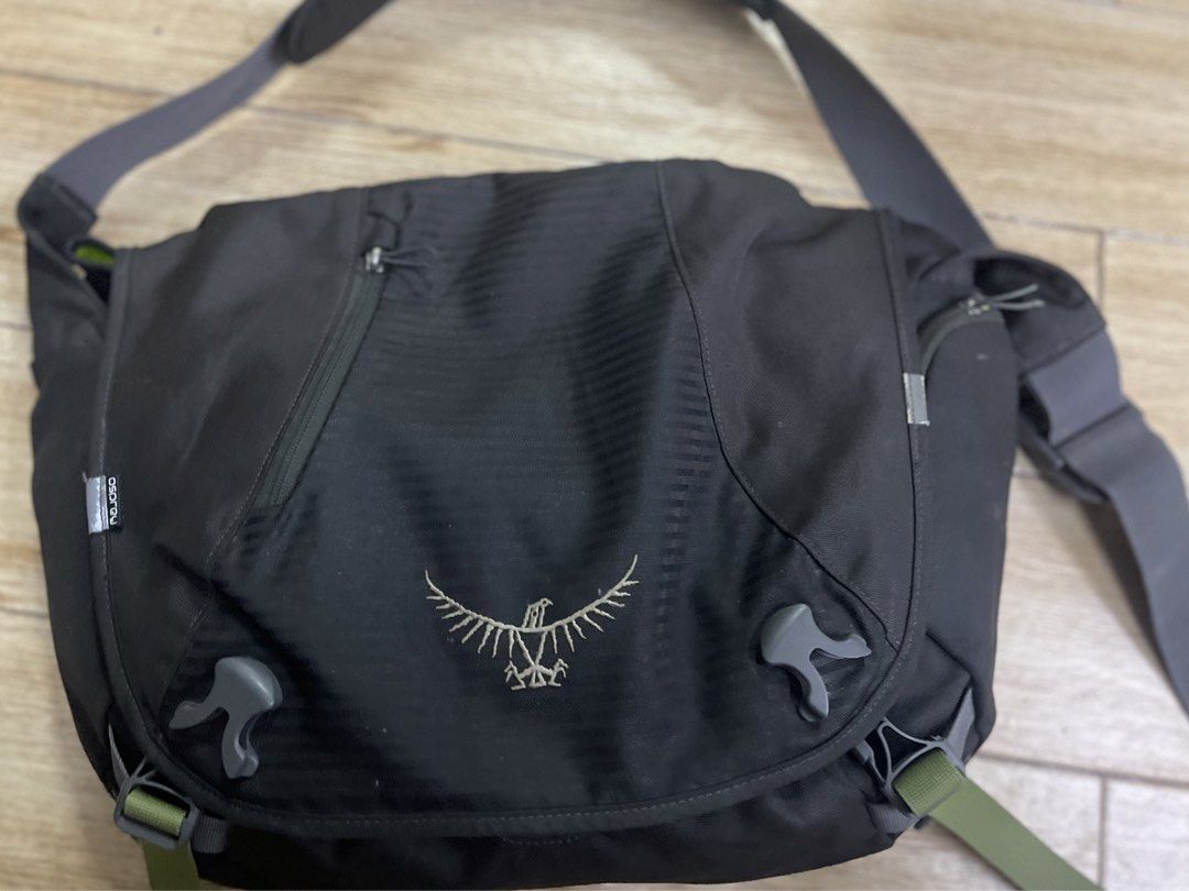 Osprey Flap Jack Courier (Category: Sling Bags) located in Manila. Submitted by rare_goldy (Listing ID 1466884727, Image 2). Description: .