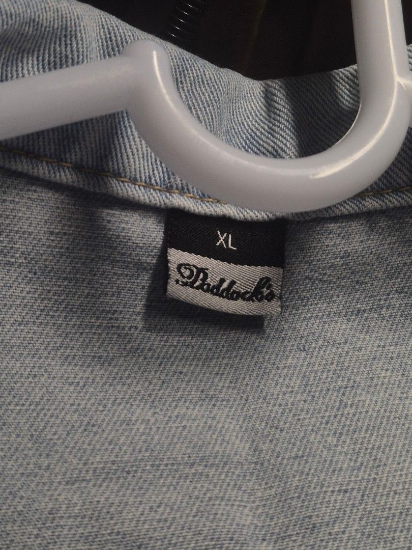 Paddock's Light Blue Denim Jacket Size XL (Category: Coats, Jackets and Outerwear) located in Paranaque City. Submitted by erinnnm (Listing ID 1466963532, Image 3). Description: - Brand: Paddock's - Size: XL - Color: Light wash denim - Fit: Standard boxy fit - Details: Metal button-up front, dual chest pockets with flaps, button cuffs, and back paneling - Condition: Sturdy and high-quality - Perfect everyday layering piece - Ships fast / Meetups 