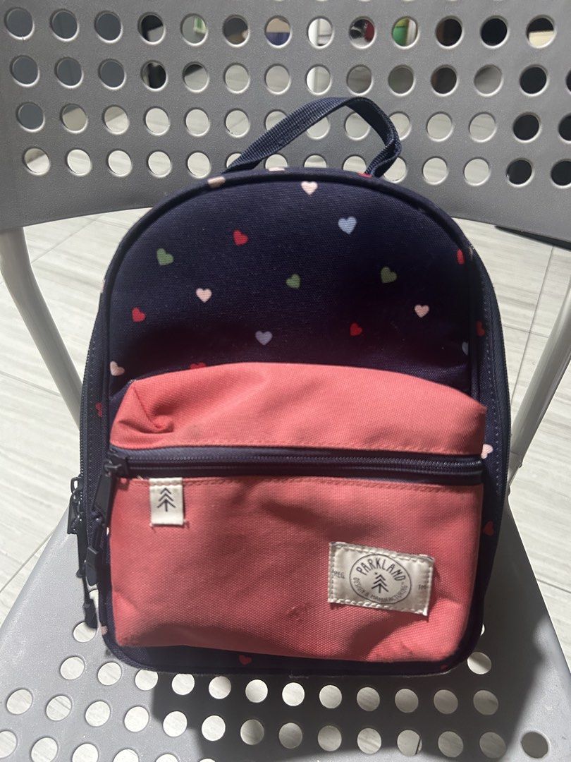 Parkland toddler bag (Category: Diaper Bags & Wetbags) located in Paranaque City. Submitted by allthatclutterph (Listing ID 1466775585, Image 1). Description: Brand: Parkland, got it from US Sturdy bottom base, bag will stand on its own Good for toddlers or little kids Comparison with 500ml bottle Lightly used, stain visible inside the bag on the base.