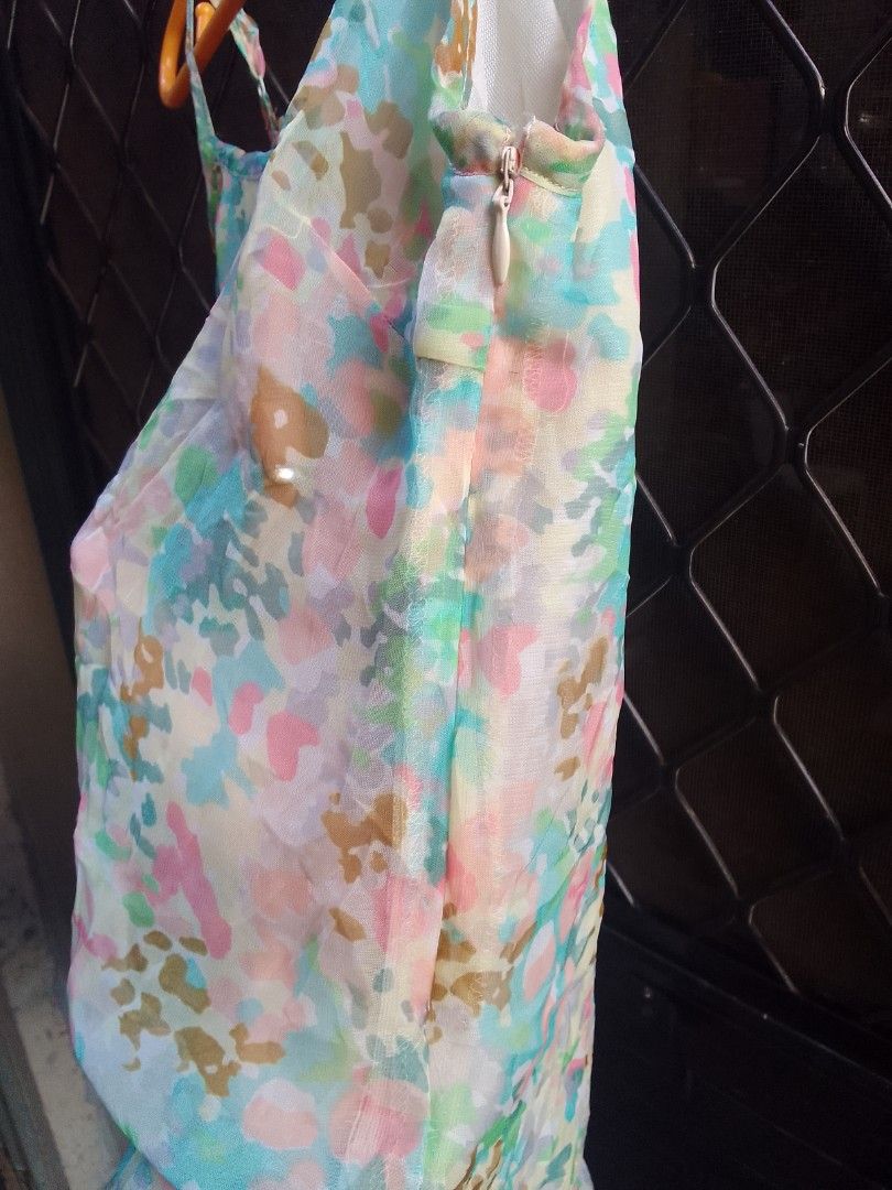 PASTEL FLORAL CAMI TOP (Category: Sleeveless) located in Manila. Submitted by _wtfroza (Listing ID 1466788032, Image 3). Description: 📌size: 36 on tag, size Small -no issues.