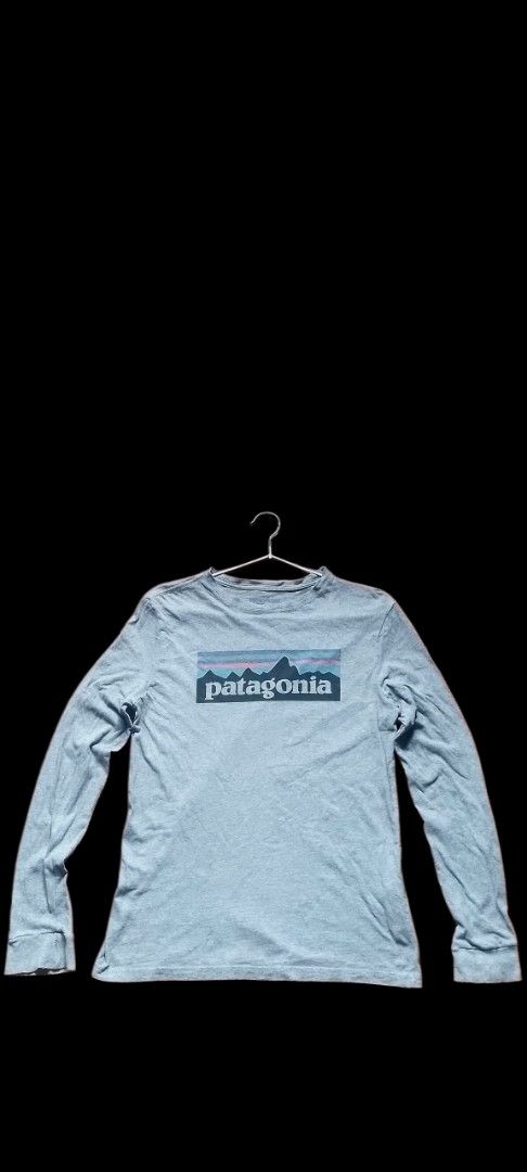 Patagonia (17 x 24) (Category: Coats, Jackets and Outerwear) located in Cagayan de Oro. Submitted by jublamerba95478 (Listing ID 1466812774, Image 2). Description: Patagonia long sleeve tee in grey. Classic mountain range logo printed across the chest. Made from 100 percent organic cotton. Tagged size XL 14, Dimension (17 x 24 ) manufactured in Mexico. Comfortable everyday shirt. Wash wear present from regular use..