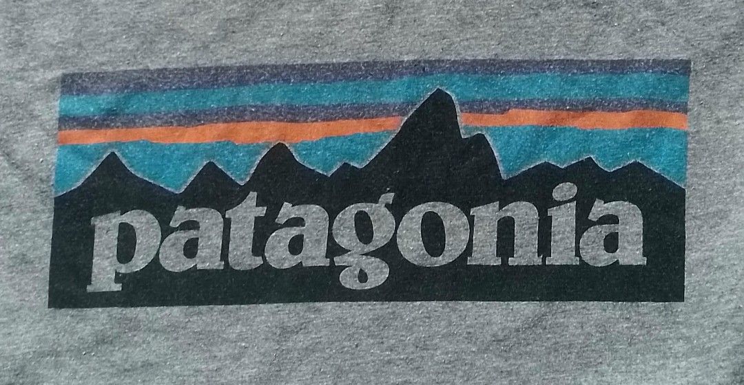 Patagonia (17 x 24) (Category: Coats, Jackets and Outerwear) located in Cagayan de Oro. Submitted by jublamerba95478 (Listing ID 1466812774, Image 1). Description: Patagonia long sleeve tee in grey. Classic mountain range logo printed across the chest. Made from 100 percent organic cotton. Tagged size XL 14, Dimension (17 x 24 ) manufactured in Mexico. Comfortable everyday shirt. Wash wear present from regular use..