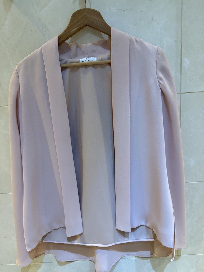 Patty ang drape coat (Category: Others Tops) located in San Juan City. Submitted by en567 (Listing ID 1466896389, Image 1). Description: Photo of model for image purposes only..