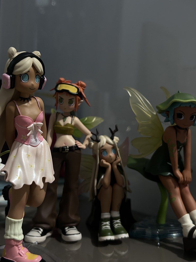 PEACH RIOT SET (Category: Figurines & Statues) located in Manila. Submitted by mntzkii (Listing ID 1466887409, Image 1). Description: Good condi and complete inclu w/cbnf .