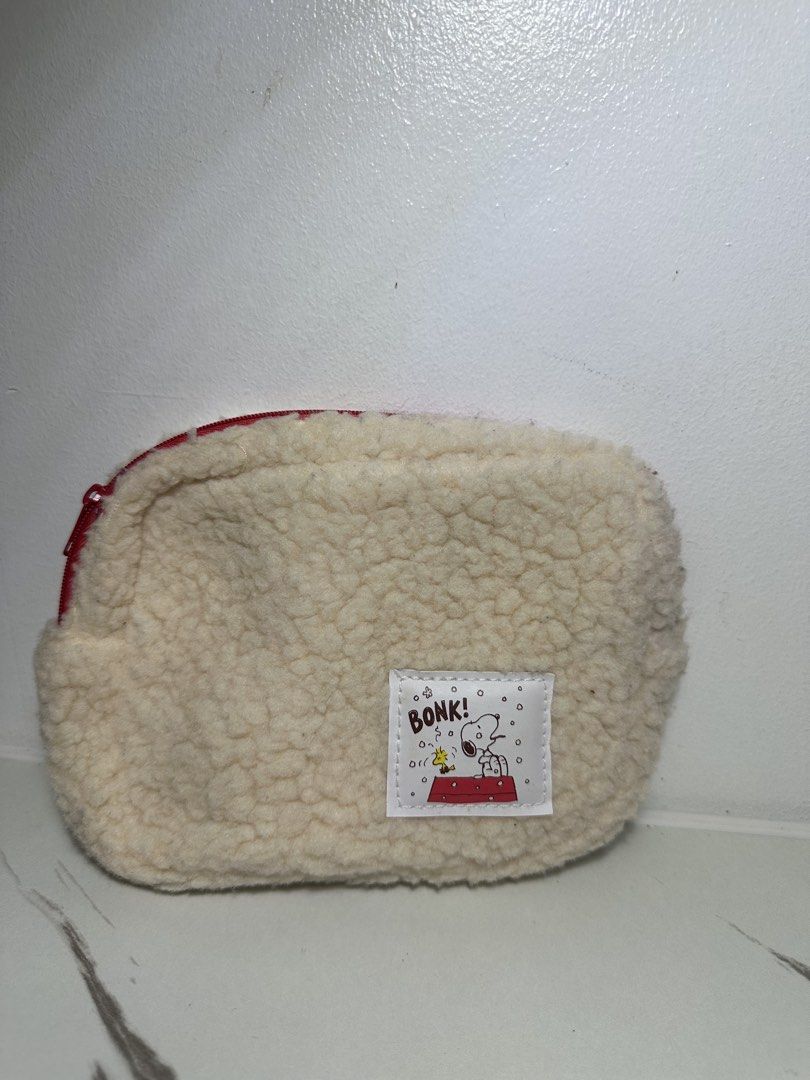 Peanuts Snoopy Sherpa Cosmetic Pouch (Category: Purses & Pouches) located in Quezon City. Submitted by swift.thriftz (Listing ID 1466905633, Image 1). Description: - Official Peanuts merchandise (2018 release) - Fluffy cream sherpa material with a contrasting red zipper - Cute Snoopy and Woodstock 'BONK!' graphic patch on the front - Clean beige fabric interior lining - Compact and handy size for daily makeup, trinkets, or small accessories.