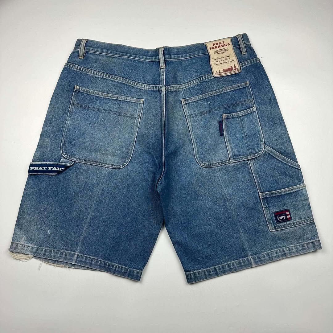 Phat Farm (Category: Shorts) located in Calasiao. Submitted by nacht.archives (Listing ID 1466969655, Image 1). Description: Y2K Phat Farm Carpenter Jorts 👖WAIST: 40 👖LENGTH: 25 👖THIGH: 16 👖LEG OPEN: 14 FLAWS: Distress, & Replace Botton CHECK PHOTO FOR THE ISSUE PRICE: 📩 + sf 🚚Local shipping fee (75 to 125php) 💳Mode of payment (Gcash, MariBank, Gotyme).