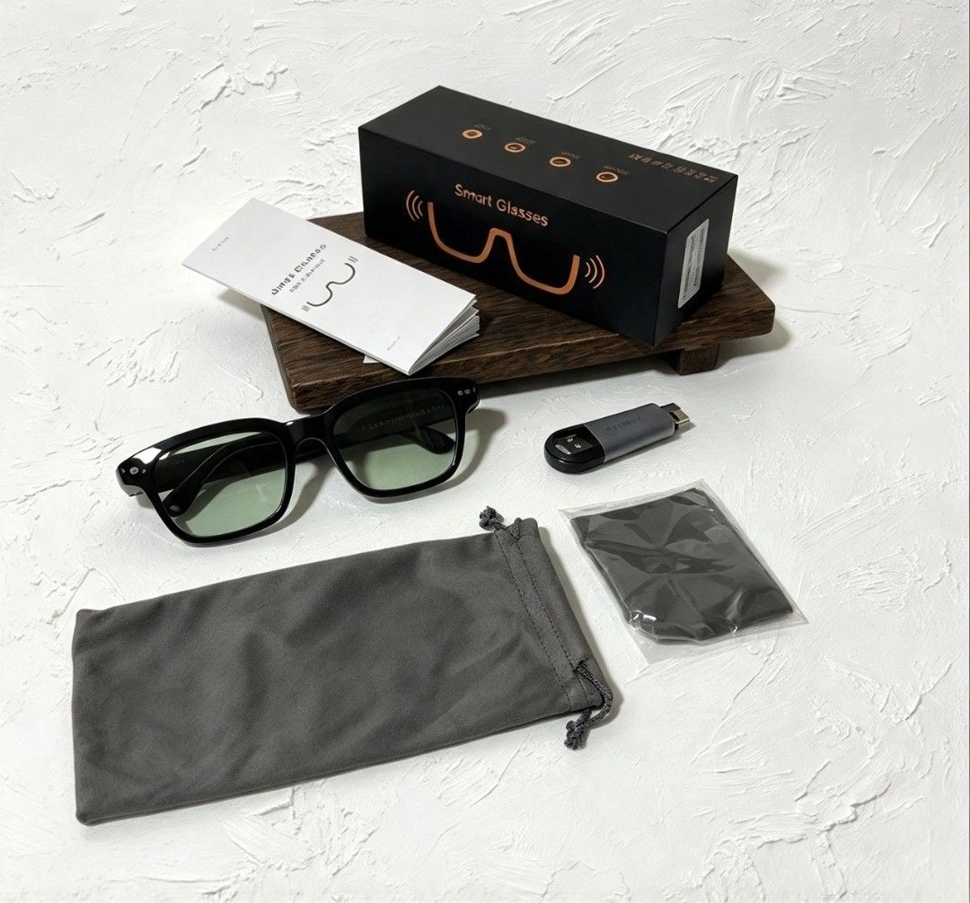 Photochromic Smart Glasses (Category: Sunglasses & Eyewear) located in Manila. Submitted by iceman_17 (Listing ID 1466852414, Image 2). Description: MO8 Photochromic Smart Glass Sobrang Linaw, Good for Food Vlog or Daily Vlog. Good for Photos and Videos. Pwede din pamorma, Easy to transfer file to phone.