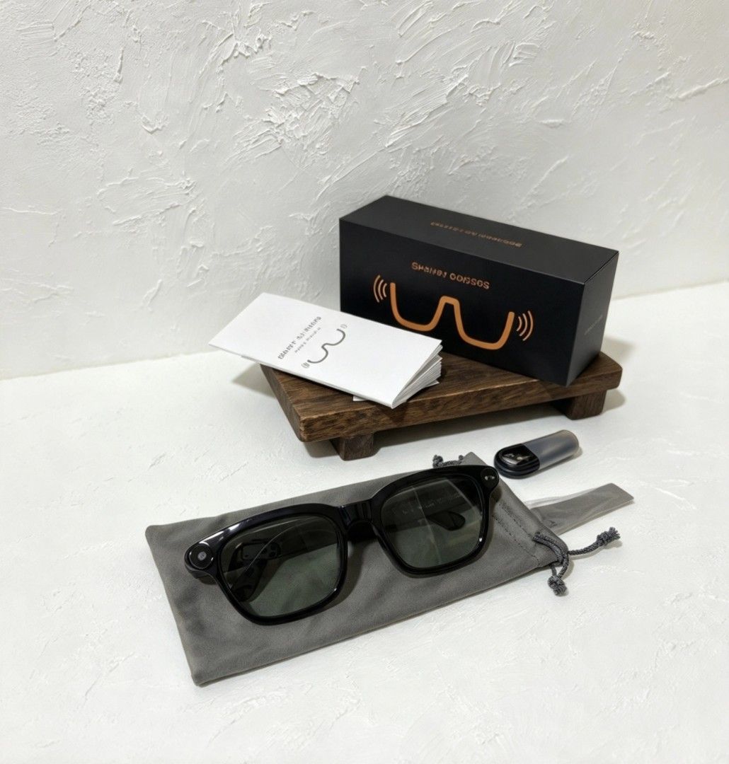 Photochromic Smart Glasses (Category: Sunglasses & Eyewear) located in Manila. Submitted by iceman_17 (Listing ID 1466852414, Image 1). Description: MO8 Photochromic Smart Glass Sobrang Linaw, Good for Food Vlog or Daily Vlog. Good for Photos and Videos. Pwede din pamorma, Easy to transfer file to phone.