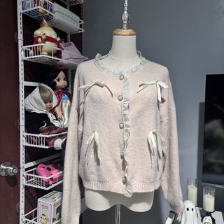 (Category: ) located in . Submitted by eladela.closet (Listing ID 1466817137, Image 1). Description: .