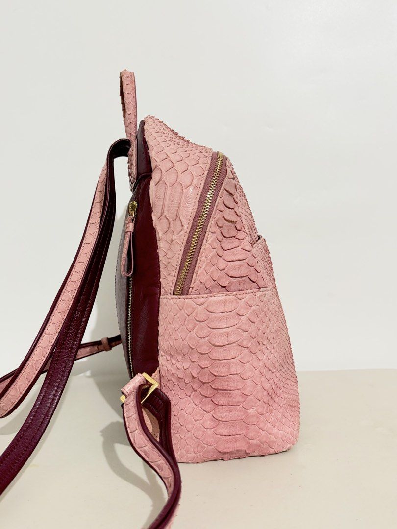 Pink Python Leather Backpack (Category: Luxury Bags & Wallets) located in Manila. Submitted by coachiqueclosetbysuei_3rdaccnt (Listing ID 1466942615, Image 3). Description: 💫 Pink python leather backpack 💫 𝐒𝐨𝐮𝐫𝐜𝐞: Japan🇯🇵 💫 𝐈𝐬𝐬𝐮𝐞: None 💫 𝐂𝐨𝐧𝐝𝐢𝐭𝐢𝐨𝐧: 10/10 Excellent Condition 💫 𝐎𝐭𝐡𝐞𝐫𝐬: Good for everyday Bag 💫 The color may vary due to lighting 💫 What you see is what you get ——————𝓜𝓾𝓼𝓽 𝓡𝓮𝓪𝓭!——————— 📍 𝐋𝐨�