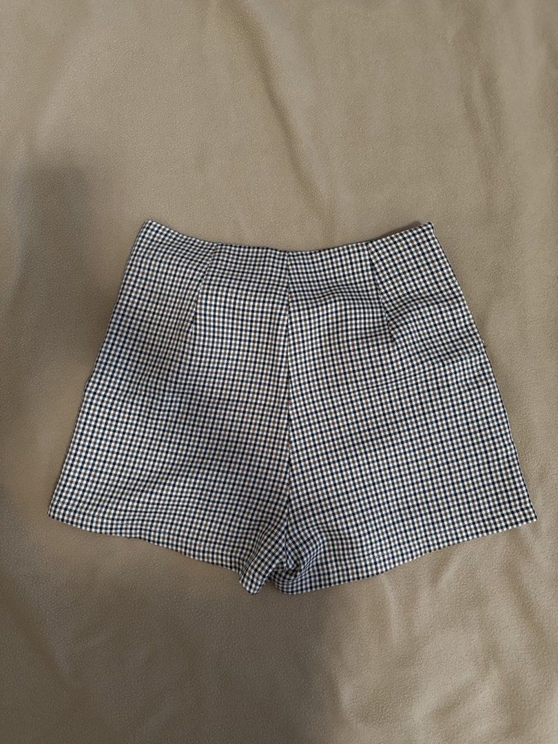Plaid Skort (Category: Skirts) located in San Luis. Submitted by oshdeclutters (Listing ID 1466813262, Image 3). Description: .