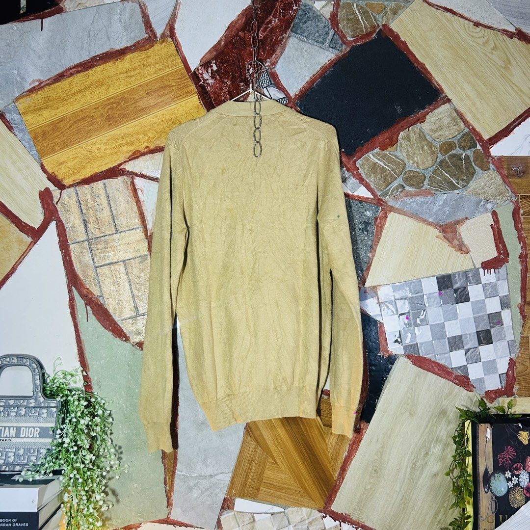 Play cardigan (Category: Luxury Apparel) located in Baguio. Submitted by kckc_luxury (Listing ID 1466902566, Image 2). Description: 🌸 TINY PINK SPOTS ARE LENS DAMAGE, NOT CLOTH STAINS ————————— ❗️KINDLY READ BEFORE MAKING AN OFFER❗️ LISTING DETAILS size:Large width x length (inches):24x29 condition: EXCELLENT --- MOP: Gcash / BPI MOD: J&T / JRS LOCATION: Baguio City --- NOTE: • Manage your expectations • Photos did not go under any edit but colo