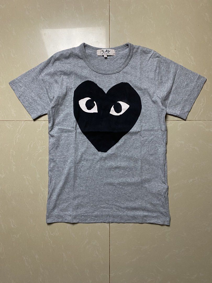PLAY CDG (Category: Tshirts & Polo Shirts ) located in Davao. Submitted by maikes_finds (Listing ID 1466909346, Image 1). Description: SIZE SMALL TO MEDIUM MENS LARGE WOMENS NO ISSUE 18.5x27 .