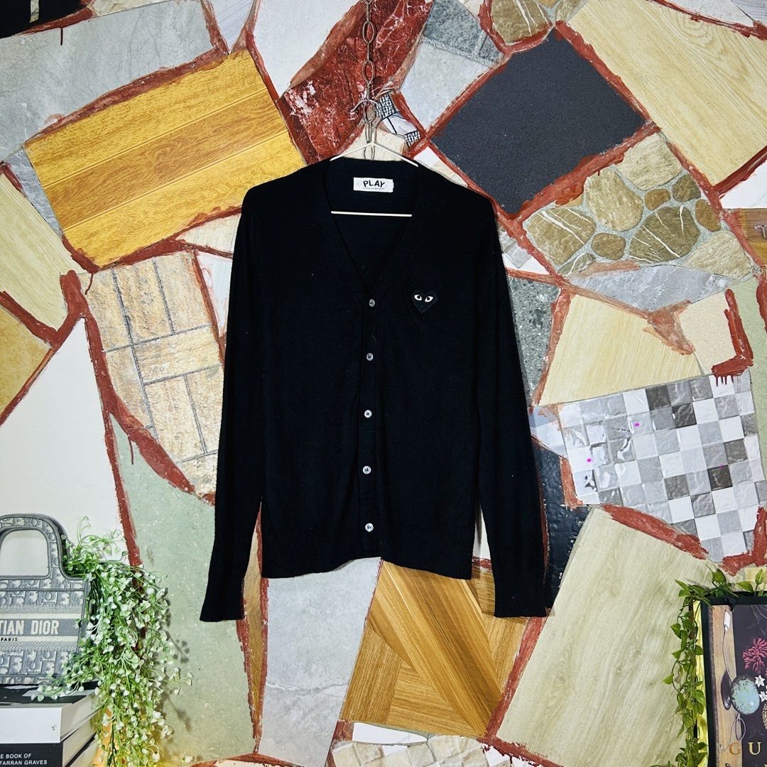 Play x cdg cardigan (Category: Luxury Apparel) located in Baguio. Submitted by kckc_luxury (Listing ID 1466908427, Image 2). Description: 🌸 TINY PINK SPOTS ARE LENS DAMAGE, NOT CLOTH STAINS ————————— ❗️KINDLY READ BEFORE MAKING AN OFFER❗️ LISTING DETAILS size:M width x length (inches):22x25 condition: EXCELLENT --- MOP: Gcash / BPI MOD: J&T / JRS LOCATION: Baguio City --- NOTE: • Manage your expectations • Photos did not go under any edit but co