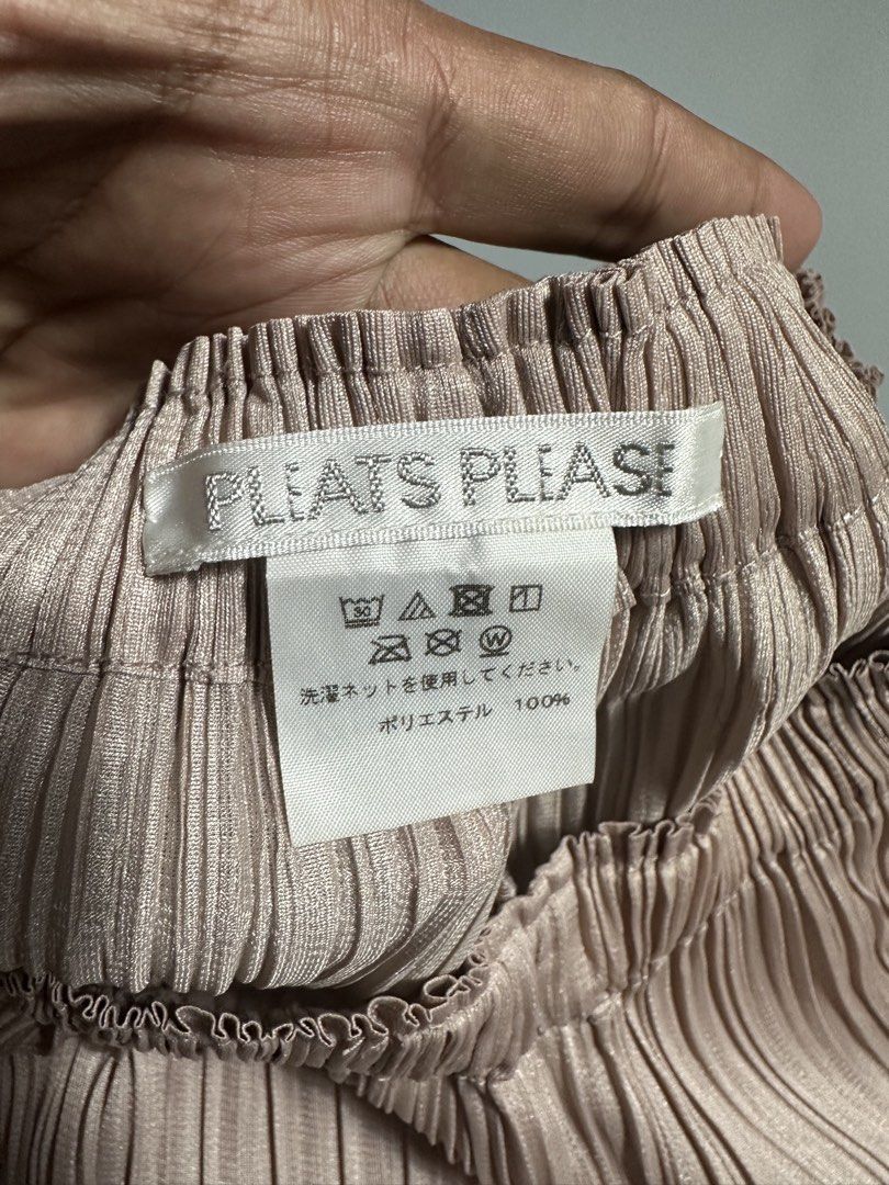 Pleats please (Category: Other Bottoms) located in Legazpi City. Submitted by lootsi (Listing ID 1466533629, Image 2). Description: .