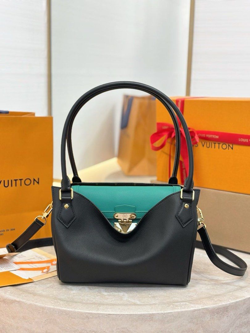 pocket lvi new preorder (Category: Tote Bags) located in Angeles City. Submitted by luxurybagphilippines_byqueen (Listing ID 1466933604, Image 2). Description: preorder for sure buyer only need dp po fullpayment pagdting pinas complete inclusion.