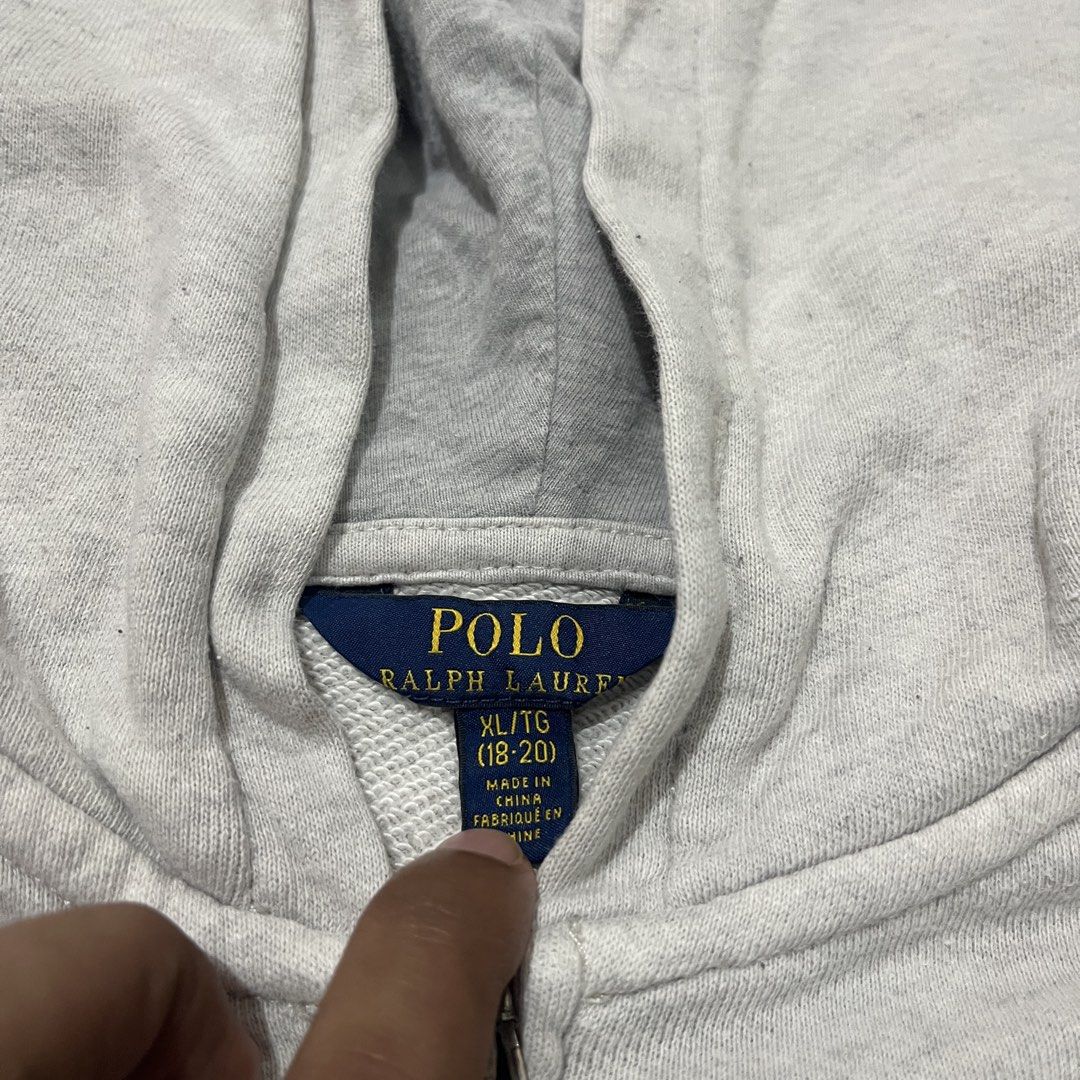Polo Ralph Lauren (Category: Hoodies) located in Bacoor. Submitted by manonghits_2000 (Listing ID 1466902824, Image 2). Description: Polo Ralph Lauren 22x26 Excellent Condition Needs Wash Claim 500.