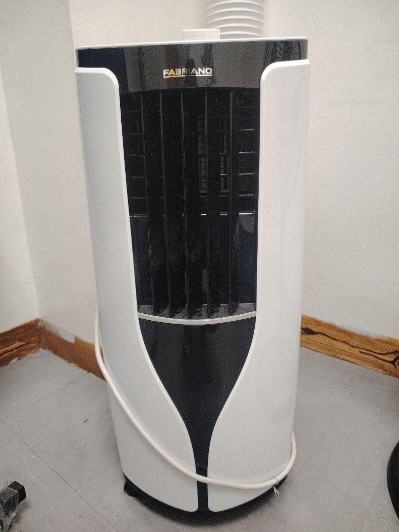 Portable aircon FABRIANO brand (Category: Air Conditioning and Heating) located in Muntinlupa City. Submitted by zenalie_06 (Listing ID 1466795433, Image 2). Description: Portable type aircon FABRIANO Model: FPE09GW.