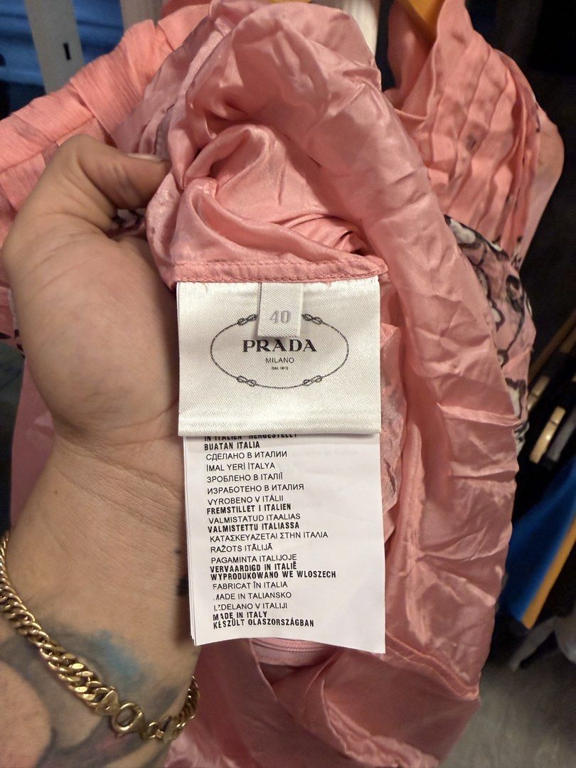 PRADA (Category: Luxury Accessories) located in Manila. Submitted by crossroad_thrift (Listing ID 1466895064, Image 3). Description: EXCELLENT NO ISSUE .