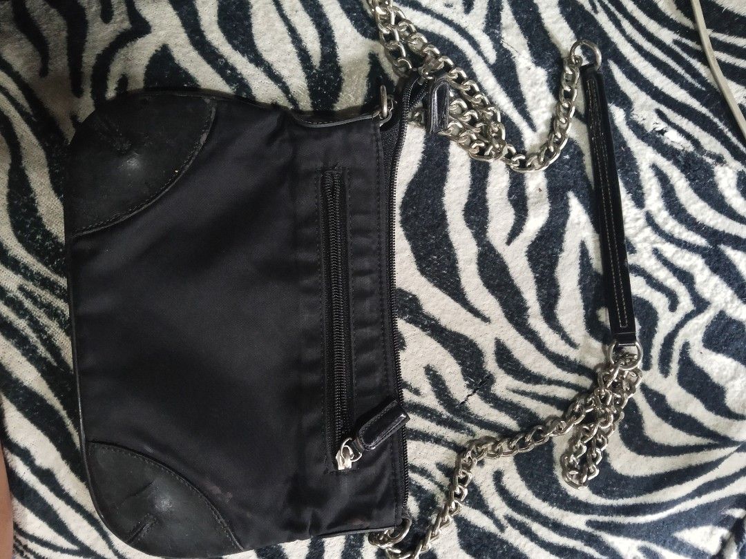 prada bag (Category: Luxury Bags & Wallets) located in Manila. Submitted by pagodnicole50491 (Listing ID 1466881244, Image 2). Description: .