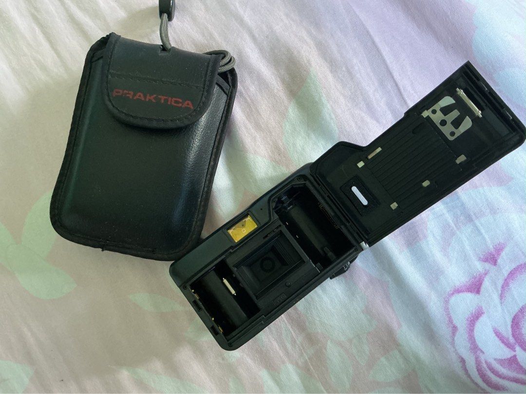 Praktica CM500 Film Camera (Category: Cameras) located in San Fernando. Submitted by keysjeyshop (Listing ID 1466924736, Image 2). Description: Praktica CM 500 Film Camera – tested Unit✅ – features: 35mm film,Built-in flash, fixed lens, and sliding front cover. – has slightly scratches, but the rest all goods. – includes original prakticq pouch and strap. 💰Gcash/Gotyme/MariBank 🚚 LBC/JNT (Can do COD/COP) 📍Can do meet up around Dagupan/La Union
