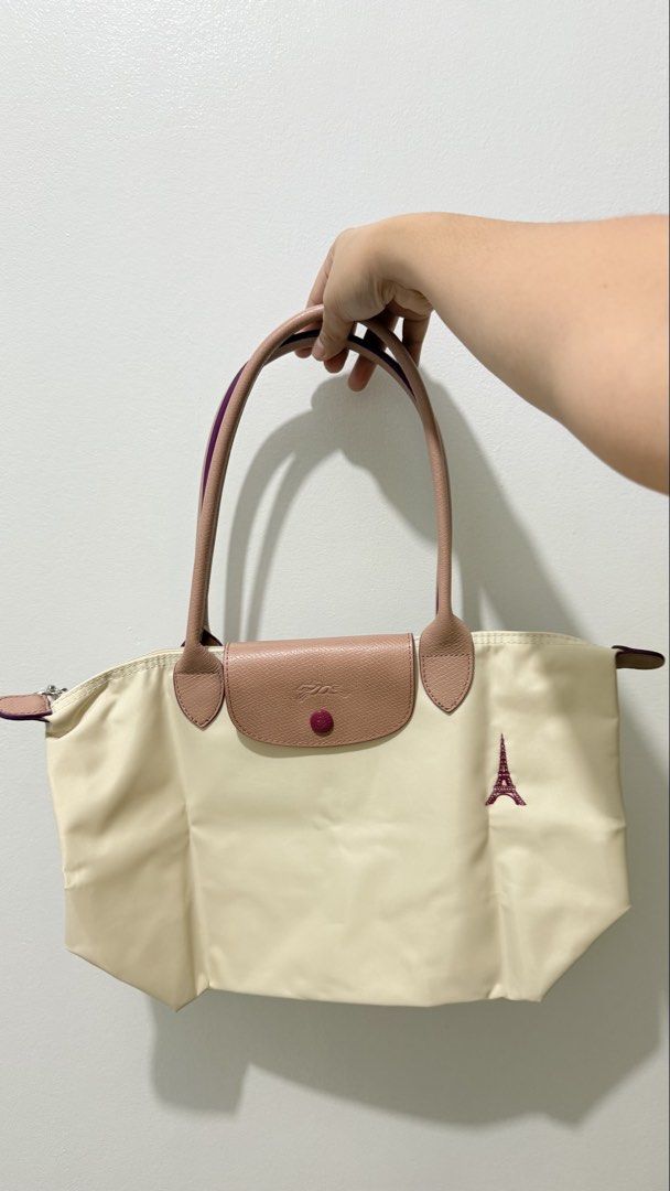 Preloved Bags (Category: Luxury Bags & Wallets) located in Malabon City. Submitted by jonaaa.xyz (Listing ID 1466933538, Image 1). Description: Bags for sale!! Pick up or shipping will do Price ranges from ₱1800-₱3500 only. Direct message nyo ko sa price ng bag na gusto nyo 🙂 Happy shopping!👜👜 📍Tonsuya, Malabon City.