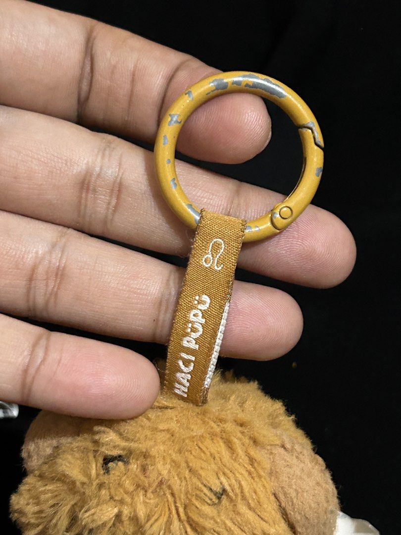 Preloved pop mart bag pendant (Category: Everything Else Others) located in Dasmarinas. Submitted by jedskie0810 (Listing ID 1466856420, Image 2). Description: Hacipupu Leo Tarnished paint in the keyring Original.