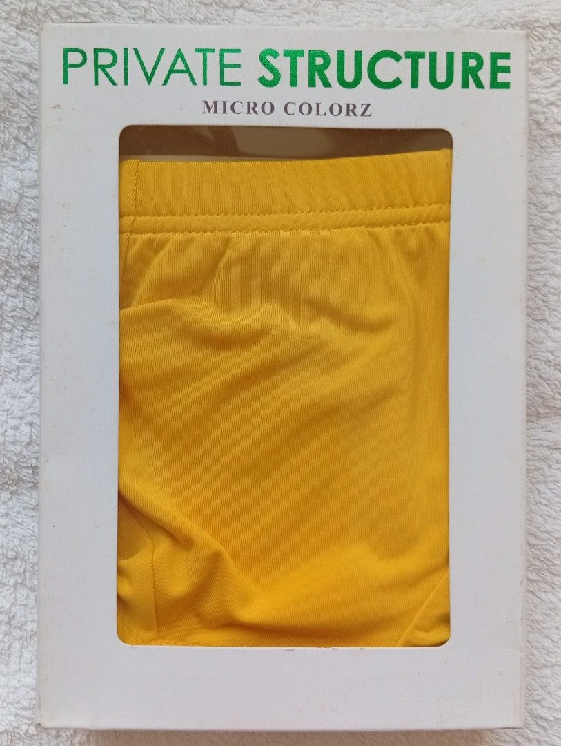 Private Structure Micro Colorz 黃色平口內褲 S （分類：內褲 boxer）位於 Hong Kong。 由 gletter_9413 提交（商品編號 1466910650，圖片 1）。簡介： 買了一段時間閒置中，清空衣櫃平售，Private Structure Micro Colorz 系列男裝平口內褲，鮮黃色，size 1/S (適合 28-30 吋腰圍)。92% Microfiber 超細纖維加 8% Spandex 彈性纖維，質地柔軟舒服又透氣。。