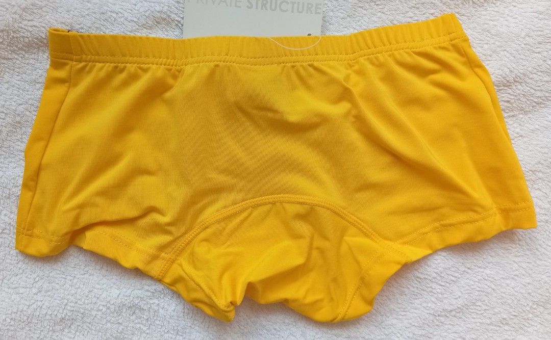 Private Structure Micro Colorz 黃色平口內褲 S （分類：內褲 boxer）位於 Hong Kong。 由 gletter_9413 提交（商品編號 1466910650，圖片 3）。簡介： 買了一段時間閒置中，清空衣櫃平售，Private Structure Micro Colorz 系列男裝平口內褲，鮮黃色，size 1/S (適合 28-30 吋腰圍)。92% Microfiber 超細纖維加 8% Spandex 彈性纖維，質地柔軟舒服又透氣。。