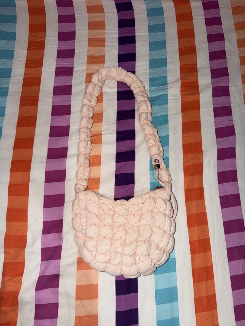 Puffy Sling bag (Category: Shoulder Bags) located in San Pedro. Submitted by lovedbymeclothes (Listing ID 1466928042, Image 3). Description: bought from hk night market can be used as long sling or short sling.