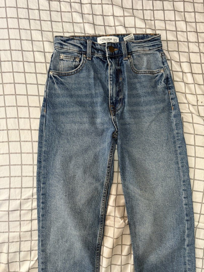 Pull & Bear Mom Jeans (Category: Jeans) located in Manila. Submitted by pinkyswearshop2.0 (Listing ID 1466833400, Image 2). Description: .