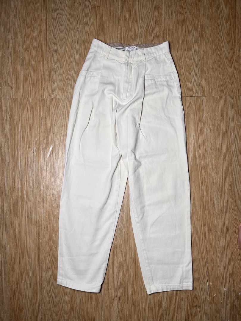 PULL&BEAR • Off-white solid pleated balloon fit baggy jeans (Category: Jeans) located in Tagum. Submitted by sammiecats (Listing ID 1466834376, Image 1). Description: ‼️PULL&BEAR • Off-white solid pleated balloon fit baggy jeans • classic waistband with belt loops • curved side slit pockets, and a button-and-fly zip closure. • Waist 26-27 | Length 37 MINE - 950.