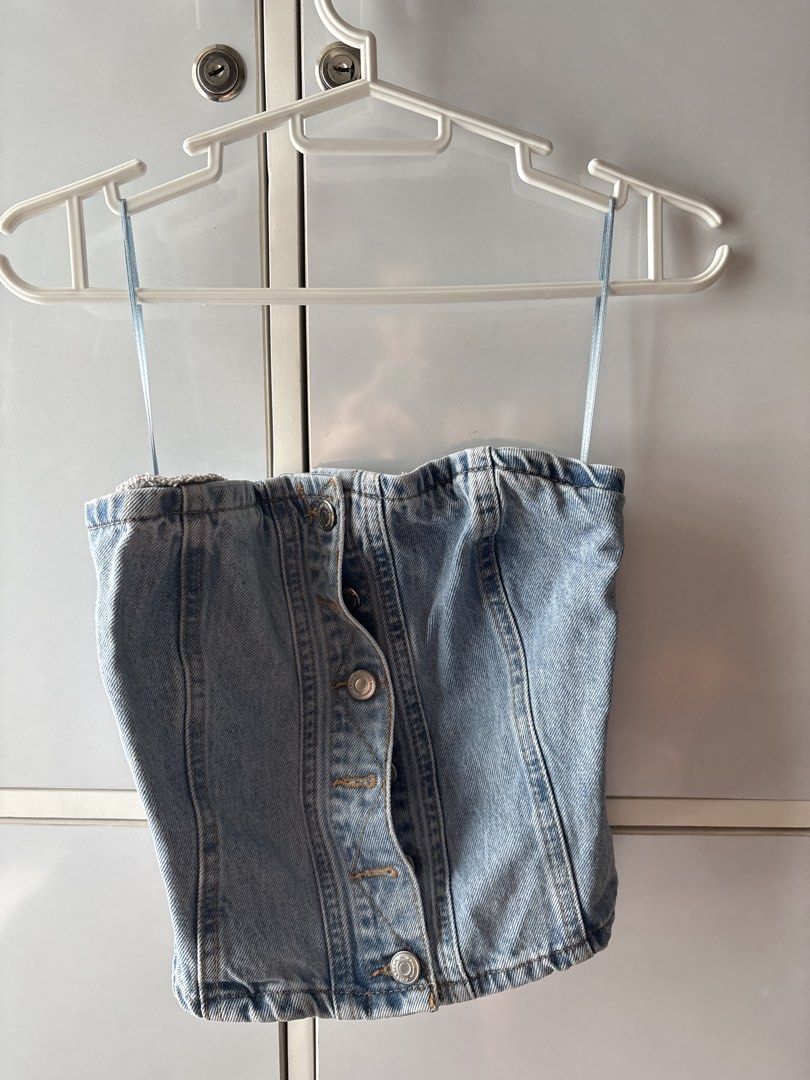 Pull&Bear Denim Corset Tube Top Size M (Category: Sleeveless) located in Manila. Submitted by jodi.declutters (Listing ID 1466783670, Image 1). Description: - Brand/Style: Pull&Bear denim tube top in light wash - Size: EUR M / USA M / MEX 28 FITS XS-S - Design: Spaghetti straps, metallic button-down front, and smocked elastic back panel - Origin: Made in Turkey - Vibe: Trendy Y2K piece, easy to pair with high-waisted jeans or skirts.