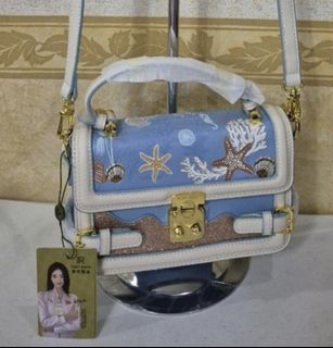 (Category: ) located in . Submitted by dailyhappyfinds (Listing ID 1466839382, Image 1). Description: .