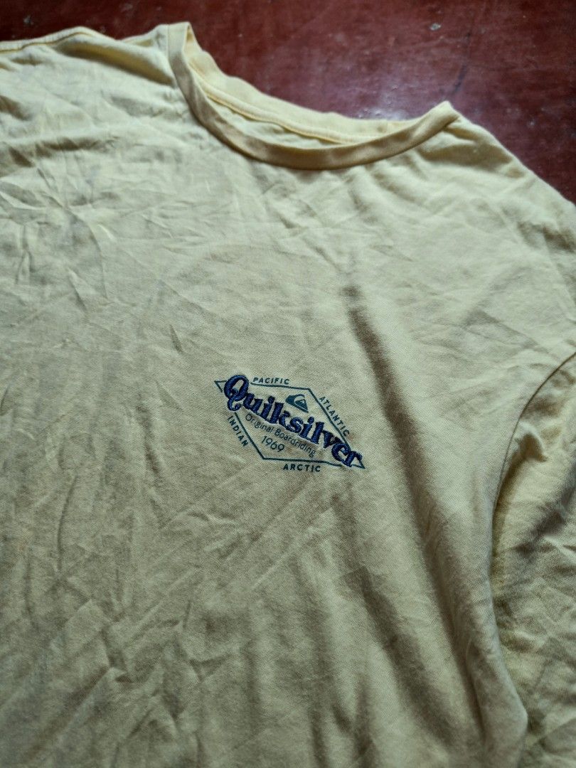 QUICKSILVER TEE W/ BACK PRINT (Category: Tshirts & Polo Shirts ) located in Davao. Submitted by thrift.it.denzz (Listing ID 1466847187, Image 2). Description: QUICKSILVER -SIZE LARGE W21 L30 -GOOD CONDTION -350🏷️ ADD SHIPPING FEE 📩DM📩.