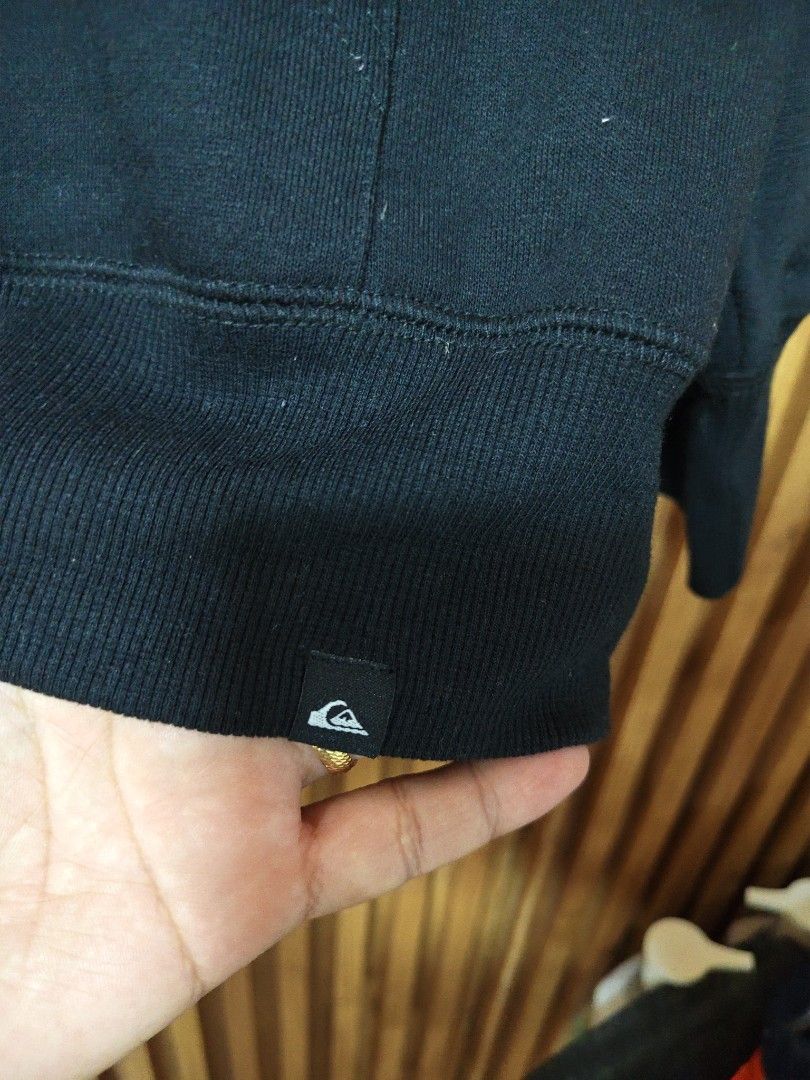 quiksilver (Category: Hoodies) located in San Fernando. Submitted by SungkiThrift (Listing ID 1466925609, Image 3). Description: quiksilver hoodie large - xl.