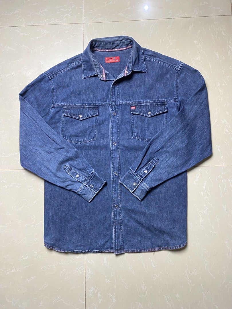 QUIKSILVER VINTAGE DENIM JACKET (Category: Coats, Jackets and Outerwear) located in Andop. Submitted by maikeygong (Listing ID 1466912615, Image 1). Description: SIZE XLARGE NO MAJOR ISSUE 25x30 .