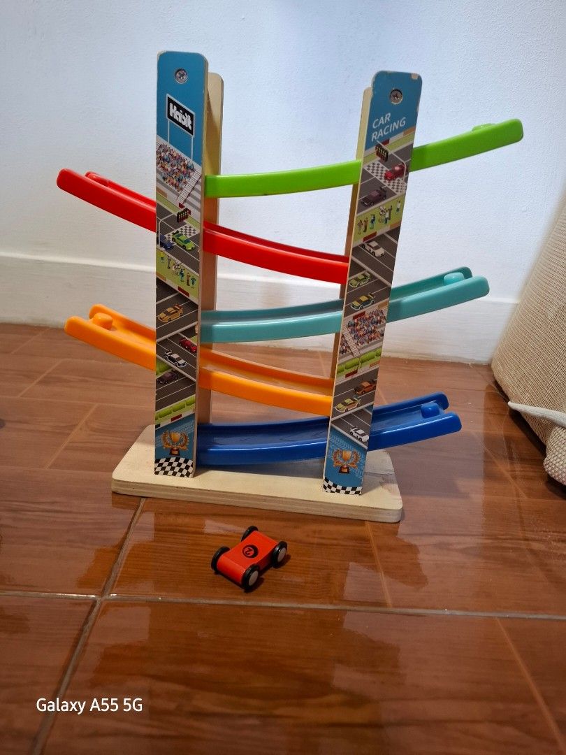 RACING TRACK SLIDING CAR (Category: Kids Toys) located in Marikina City. Submitted by maderconsee (Listing ID 1466774307, Image 2). Description: hindi na nilalaro ni anakis 1 nalang ang car goods na goods no issue.